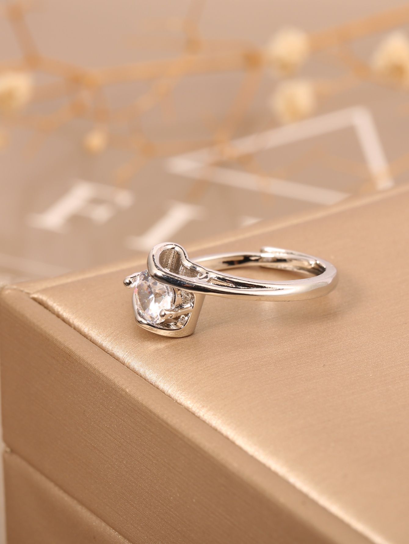 1 Piece of European and Americ - Luxury Lifestyle Gifts review and price